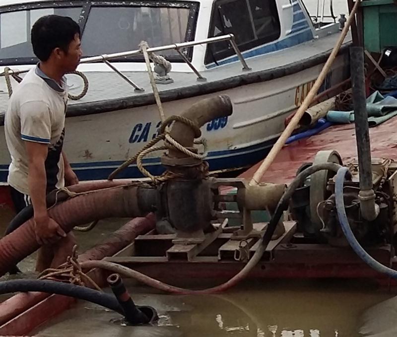 Hiện trường vụ khai thác cát trái phép trên sông Lam