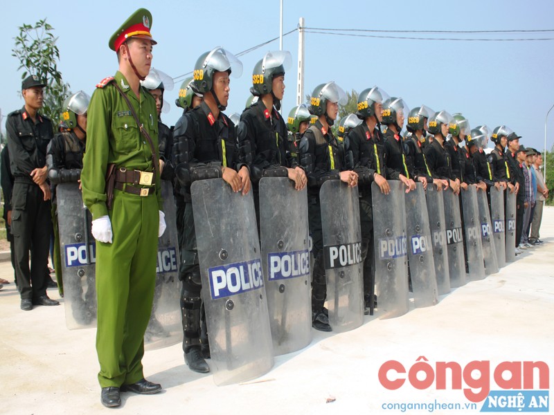 ĐVTN Cụm thi đua số 3 phát huy vai trò nòng cốt, lập công trên trận tuyến giữ vững ANTT (Trong ảnh: Lực lượng CSCĐ, CSTT, CS113 triển khai  phương án diễn tập phòng chống bạo loạn, biểu tình trái pháp luật)