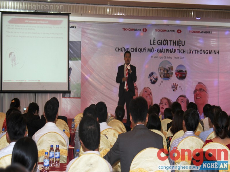 Ông Trần Tuấn Cường, giám đốc Techcombank Capital giới thiệu về Quỹ cho các Nhà đầu tư