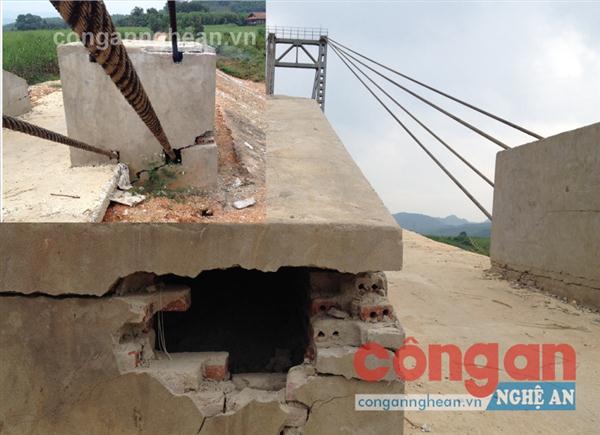 Nhiều hạng mục của cầu treo Kẻ Nính đang bị hư hỏng nghiêm trọng