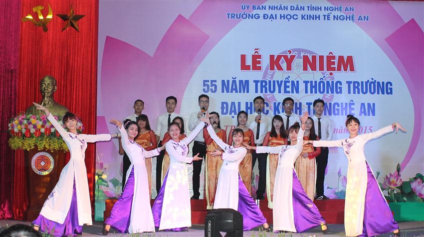 Văn nghệ chào mừng