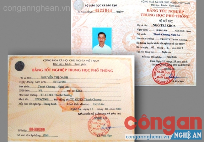  Cùng khóa thi nhưng 2 tấm bằng tốt nghiệp THPT của 2 cán bộ xã này lại hoàn toàn khác nhau