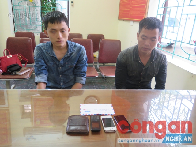 Đối tượng Bùi Văn Lợi và Nguyễn Lê Hà cùng toàn bộ tang vật vụ án