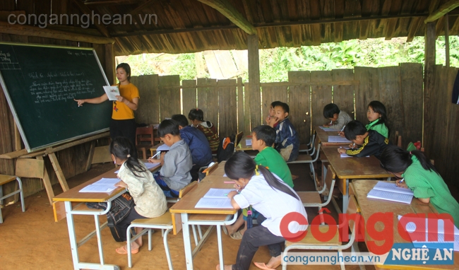 Lớp học ở điểm trường Pà Khốm, Trường Tiểu học Tri Lễ 2