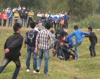 Đánh nhau vì  mâu thuẫn, gây ra những hậu quả nghiêm trọng (Ảnh minh họa)