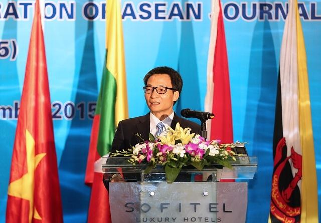 Phó Thủ tướng Vũ Đức Đam phát biểu tại lễ kỷ niệm 40 năm ngày thành lập Liên đoàn các nhà báo ASEAN. Ảnh: VGP/Đình Nam