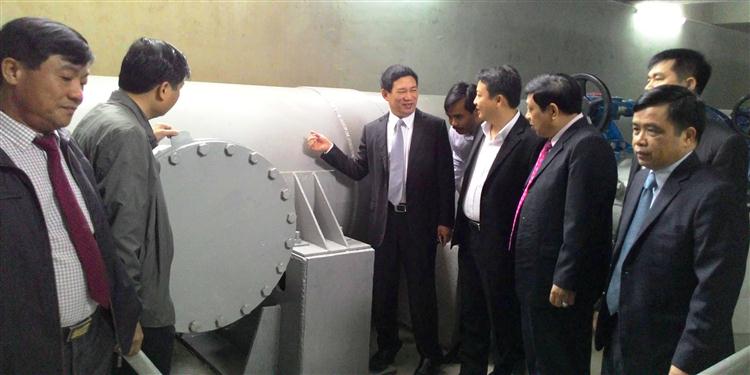 Lãnh đạo Tỉnh ủy, UBND tỉnh tham quan hệ thống                                       cấp nước tại nhà máy                                     