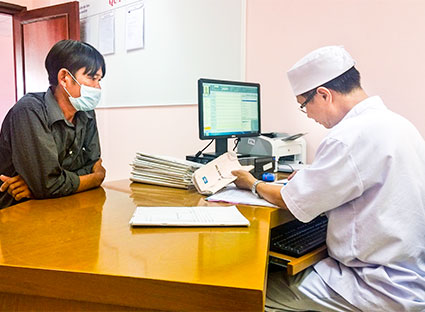 Bệnh nhân HIV/AIDS được theo dõi tình hình sức khỏe tại phòng khám Bệnh viện Bà Rịa.
