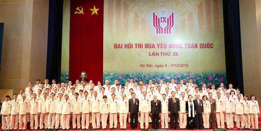 Các đồng chí Lãnh đạo Đảng, Nhà nước chụp ảnh với Đoàn Đại biểu Bộ Công an