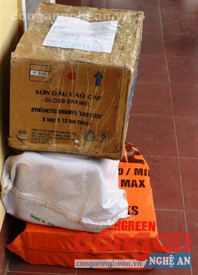 Tang vật hơn 55 kg pháo các loại