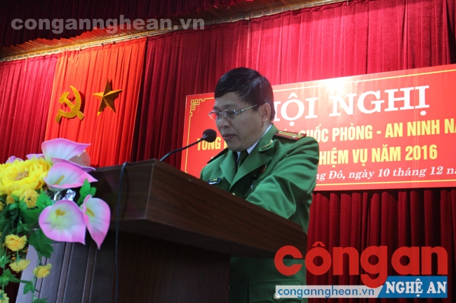 Trung tá Đinh Viết Bảo - Trưởng Công an phường Trung Đô trình bày báo cáo tổng kết công tác đảm bảo ANTT năm 2015