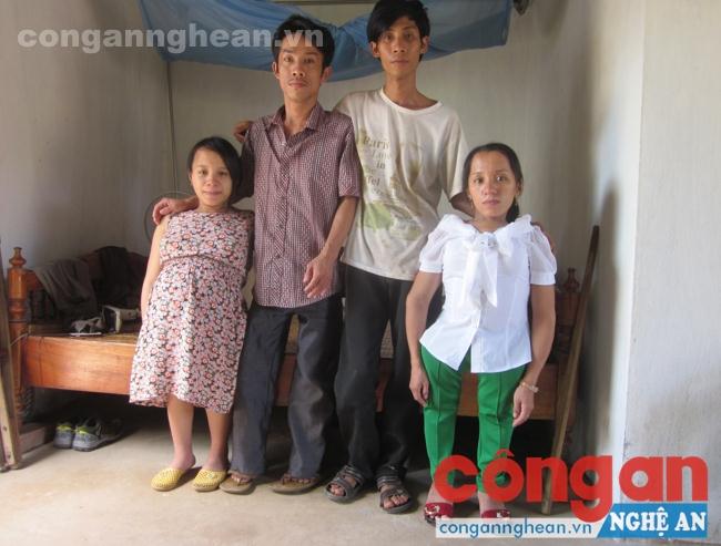 Hai chị em Thuận và Hải hạnh phúc bên người chồng của mình