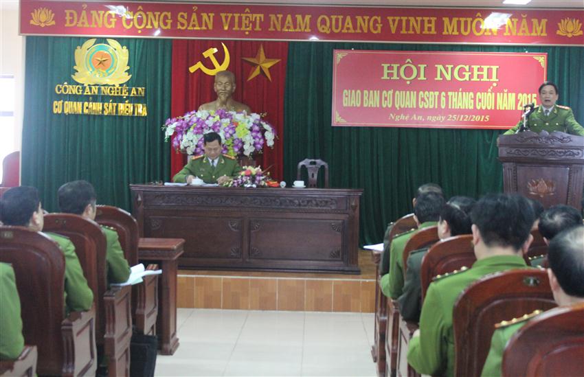 Đồng chí Đại tá Nguyễn Hữu Cầu, Giám đốc Công an tỉnh và đồng chí Đại tá Nguyễn Mạnh Hùng, Thủ trưởng Cơ quan CSĐT Công an tỉnh chủ trì Hội nghị
