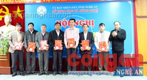 Bàn giao kết quả nghiên cứu đề tài, dự án KH&CN năm 2015 cho các địa phương&nbsp; 