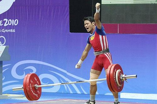 Cử tạ Việt Nam chính thức giành 3 suất dự Thế vận hội mùa Hè 2016. Trong ảnh VĐV Thạch Kim Tuấn