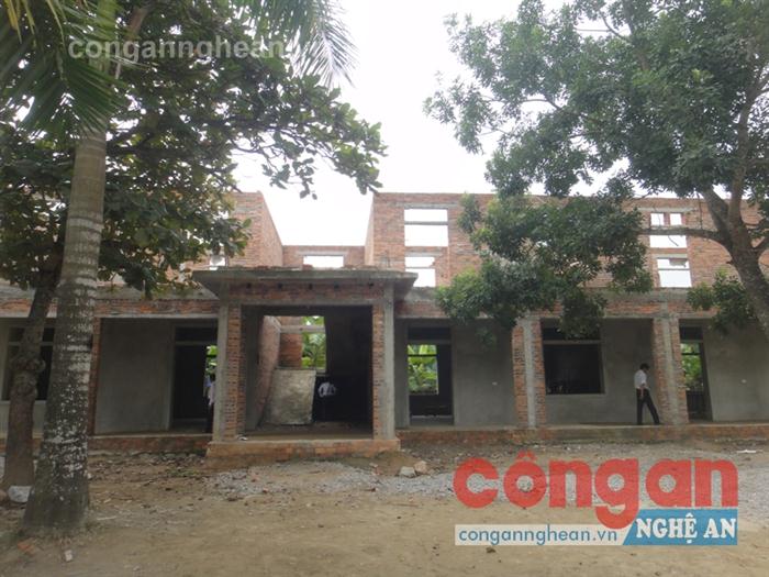 Các phòng học xây dựng dang dở