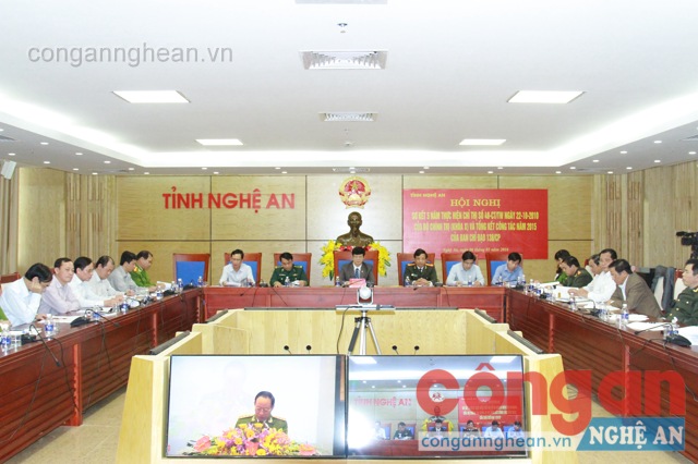 Thượng tướng Lê Quý Vương -  Ủy viên Trung ương đảng, Thứ trưởng Bộ công an, Phó Ban chỉ đạo 138  trình bày báo cáo đánh giá tình hình kết quả 5 năm thực hiện Chỉ thị 48-CT/TW và công tác phòng chống tội phạm năm 2015 của Ban Chỉ đạo 138/CP