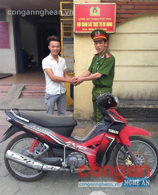 CBCS Công an TP Vinh                                                               trao trả tài sản bị mất trộm cho người dân