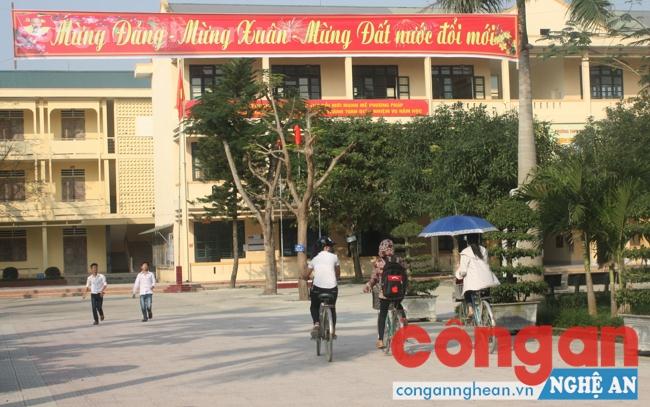 Tự hào về truyền thống quê hương, các thế hệ học sinh xã Nam Trung luôn phấn đấu học tập tốt