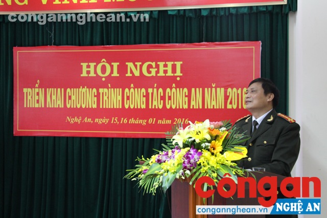 Đồng chí Đại tá Bùi Nguyên Tiến Trưởng phòng tham mưu phát biểu tại hội nghị.