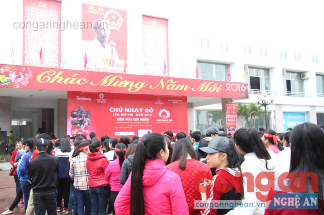 Toàn cảnh buổi lễ hiến máu