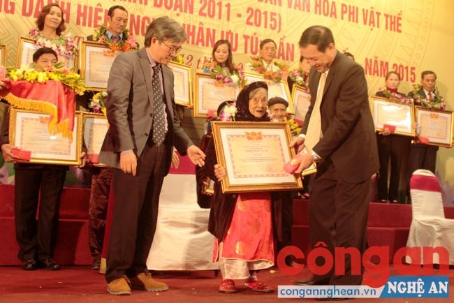 Vinh danh 39 nghệ nhân ưu tú lần thứ nhất năm 2015