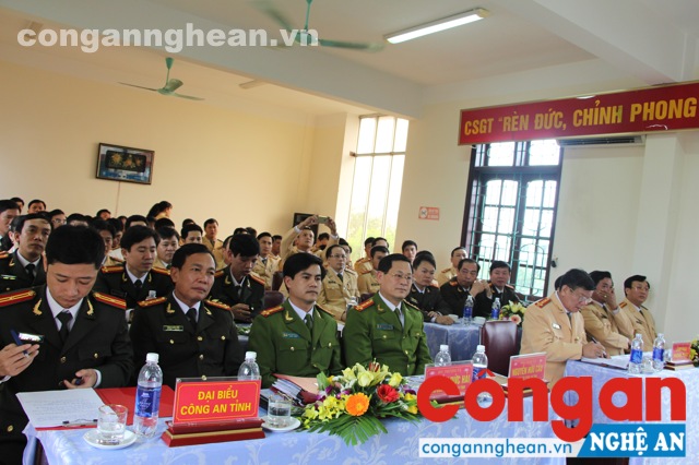 Đại biểu tham dự buổi lễ