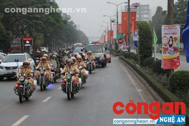 Diễu hành tại các tuyến đường thường hay xảy xa ùn tắc giao thông, dừng đỗ xe không đúng nơi quy định như: Đường Trần phú, Trường Thi, Lê Hồng Phong, Lê Lợi, Hồng Sơn.&nbsp;