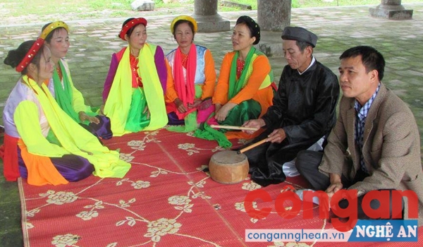 Chiếu chèo Quỳ Lăng hăng say tập luyện