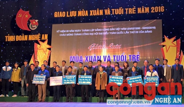 Huyện đoàn các đơn vị vùng cao nhận hỗ trợ quỹ “Mùa đông ấm cho trẻ em miền núi, biên giới”