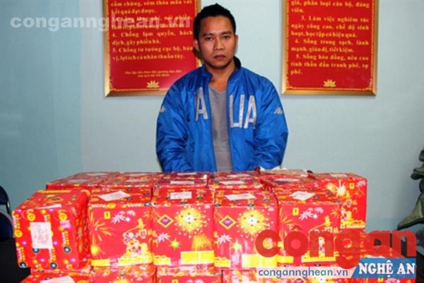 Các đối tượng và tang vật liên quan đến mua bán pháo trái phép bị Công an Nghệ An bắt giữ