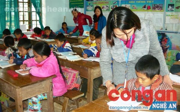  Cô Phạm Thị Trường luôn hết lòng vì học sinh thân yêu