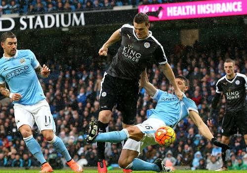  Roberth Huth đóng góp 2 bàn thắng quan trọng cho Leicester vào lưới Man City