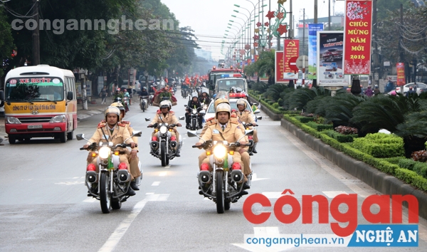 Lực lượng CSGT Công an Hà Tĩnh ra quân đảm bảo trật tự ATGT trên địa bàn