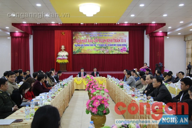 Toàn cảnh hội nghị.