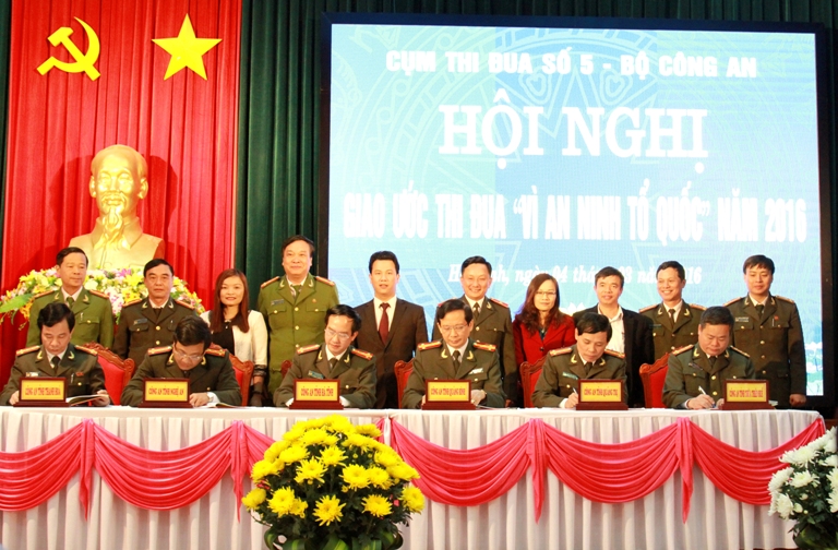 Ký kết giao ước thi đua 