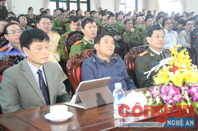 Các đại biểu tới dự