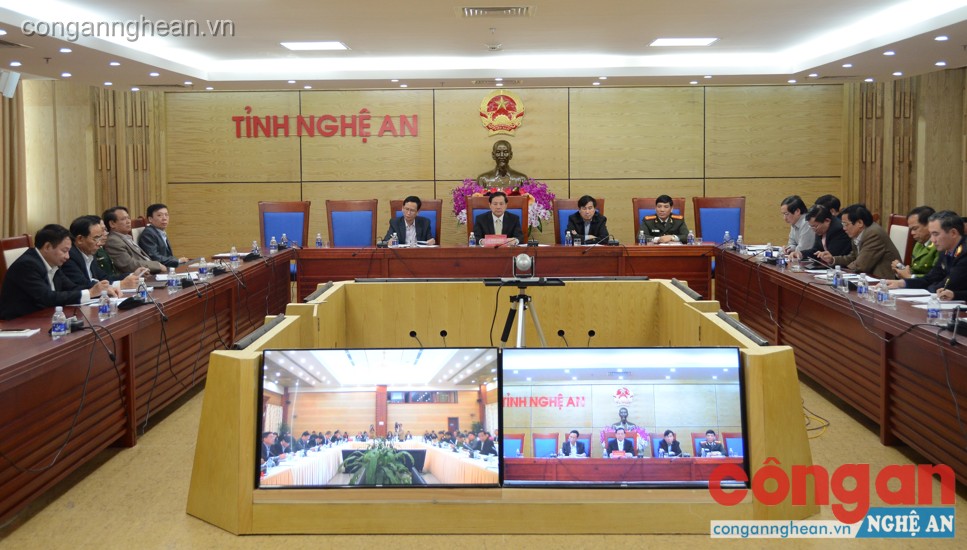 Đồng chí Lê Minh Thông- UV BTV Tỉnh ủy, Phó Chủ tịch UBND tỉnh chủ trì tại điểm cầu Nghệ An