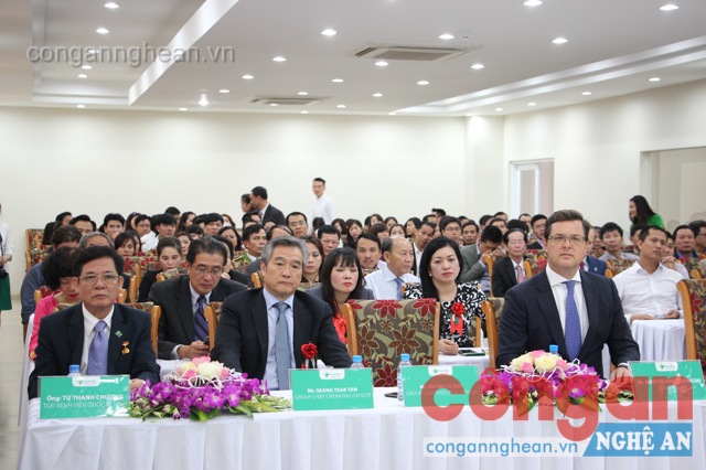 Đại biểu tham dự buổi lễ công bố
