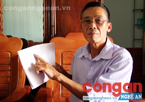 Một hộ dân ở xã Tào Sơn, huyện Anh Sơn bên sổ nợ gần hết thời gian đóng tiền gốc của gia đình nhưng chưa nhận được hỗ trợ