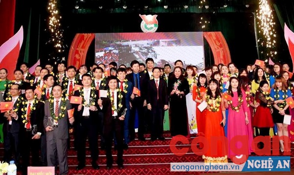 85 cán bộ, công chức, viên chức trẻ tiêu biểu tại lễ tuyên dương