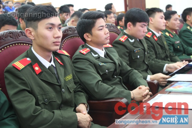 Các đoàn viên thanh niên Công an tỉnh tại buổi lễ kỷ niệm