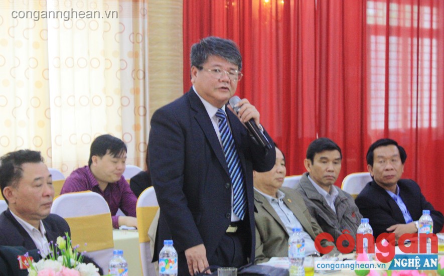 Lãnh đạo Sở Xây dựng trả lời các câu hỏi của các nhà báo, phóng viên thường trú