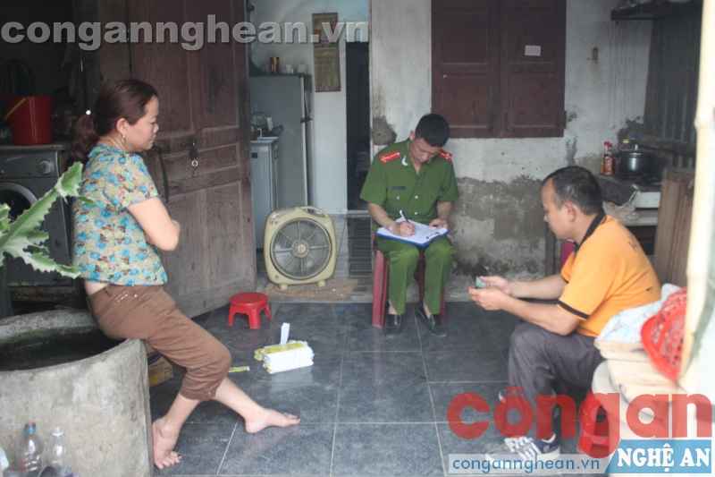 Lực lượng chức năng lập biên bản sự việc để xử lí theo quy định của pháp luật