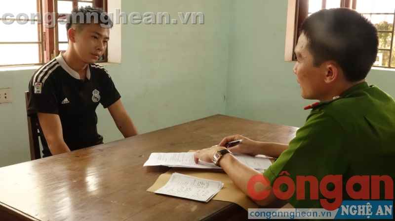 Đối tượng tại cơ quan công an 