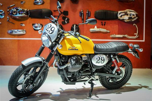 V7 II Stone là mẫu xe của Moto Guzzi được Piaggio Việt Nam phân phối. Xe sở hữu động cơ xi-lanh đôi 744 phân khối, công suất 48 mã lực tại 6.200 vòng/phút.