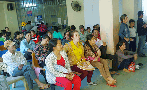 Bệnh nhân chờ khám tại Trung tâm Y tế huyện Xuyên Mộc.