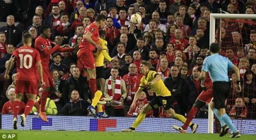 Pha ghi bàn quyết định của Lovren ở phút bù giờ giúp Liverpool 