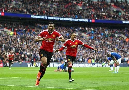 Martial sắm vai người hùng