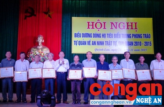 Biểu dương các dòng họ tiêu biểu ở huyện Quỳnh Lưu vì có nhiều thành tích trong việc giữ vững ANTT tại địa phương